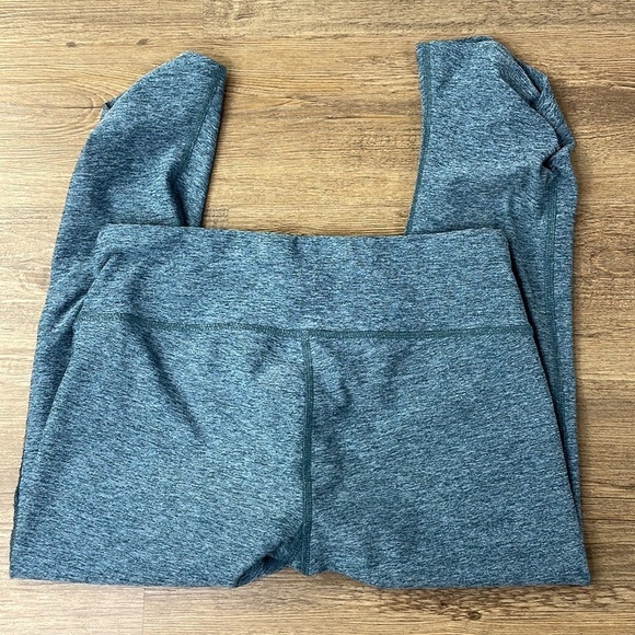 The North Face Women’s Heathered Turquoise Ruched Crop Leggings, size small - Picture 9 of 10